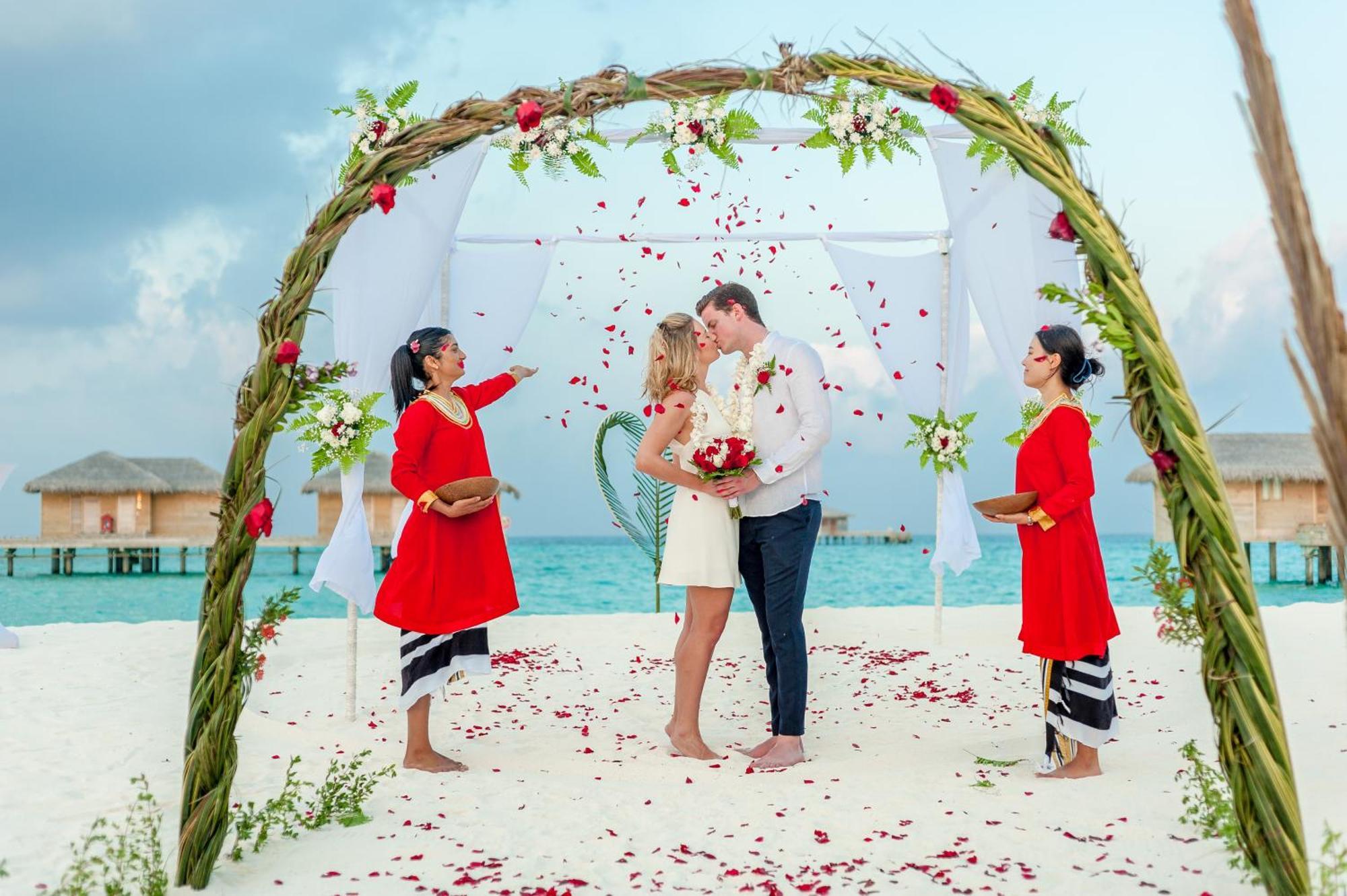 You & Me Maldives - Adults Only - Premium All-Inclusive Muravandhoo Exteriör bild