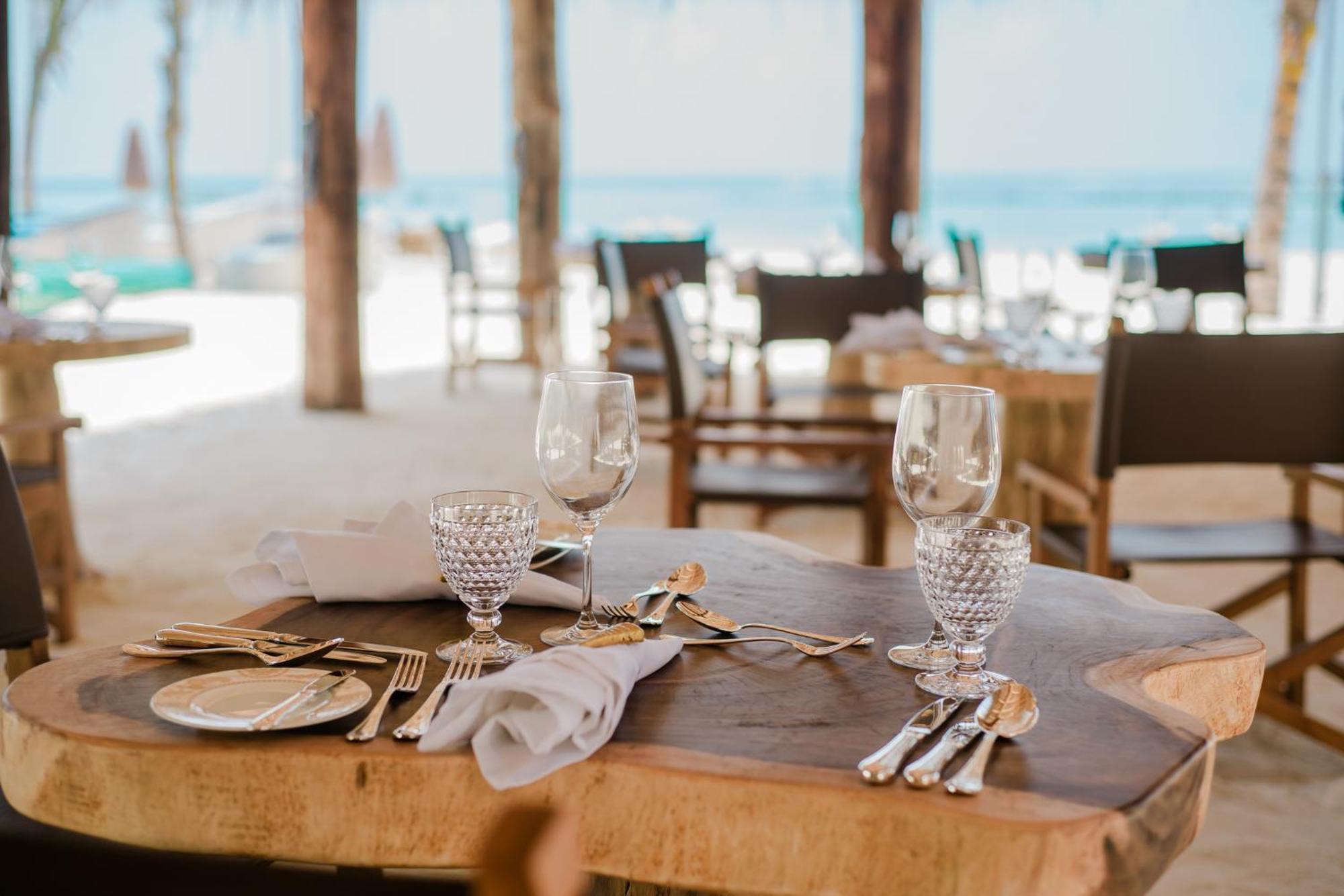 You & Me Maldives - Adults Only - Premium All-Inclusive Muravandhoo Exteriör bild